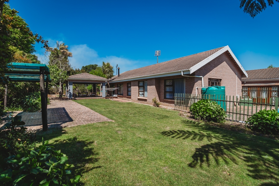 5 Bedroom Property for Sale in Heatherlands Western Cape